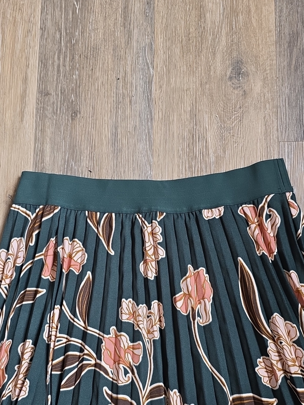 DR2 Pleated Floral Midi Skirt - Picture 14 of 15